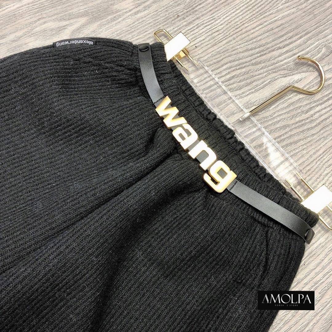 Detail : กางเกง Alexander งานใส่สบาย ชิวๆ แต่งเข็มขัดหัวทองด้านหน้า สวยยเริ่ดดดด งานแน่น ไม่เหมือนใคร ผ้าเก็บทรงสวย งานสวย ใส่แล้วพอดีตัว เข้ารูป ใส่สวยยยมากๆ สามารถใส่ได้ทุกโอกาส งานดีค่ะ แมทซ์กับอะไรก็สวย หรู ดูแพง ห้ามพลาดเลยน้า ป้าย Tag Alexander