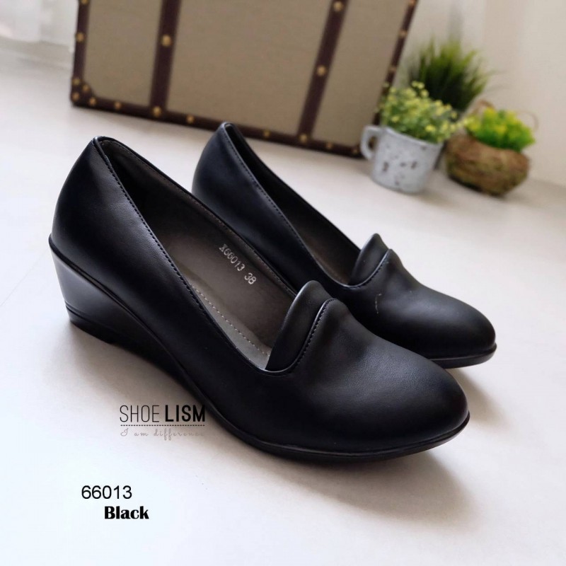 งานขายดี มาเพิ่มครบสี พร้อมส่งจร้า!! รองเท้าคัชชูด้านในบุนวมนิ่มเว่อร์!! เพื่อสุขภาพเท้า ด้านหน้าจะเย็บขอบกันกัด ด้านในบุนวมทั้งพื้น เดินนิ่มสบายมากค่ะ ต้องลอง!