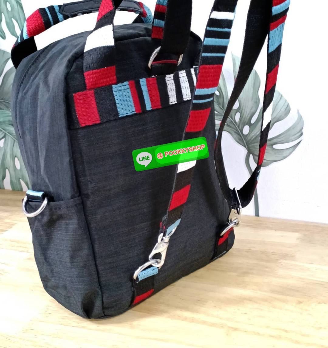 KIPLING 3 WAYS MINI BACKPACK ซับในลายตาราง กระเป๋าสะพาย 3 Ways รุ่นใหม่ วัสดุ Nylon & Polyester 100% หูหิ้วหนังปั๊มชื่อแบรนด์ สายสะพายยาวเลื่อนปรับได้ free size และ สามารถถอดได้ สามารถถือหรือสะพายได้ จะสะพายไหล่ สะพายเฉียง Crossbody หรือจะคล้องสายเป็นเป้ส