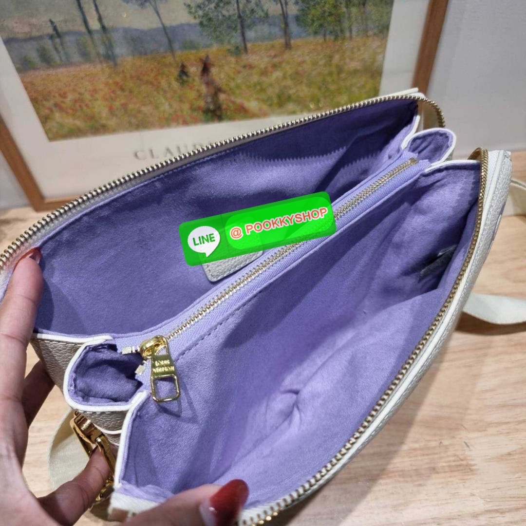 LV coussin pm bag 🔆 Details กระเป๋าสะพายกึ่งคลัชท์ สุดล้ำ ดีไซน์ใหม่ สีลิมิเต็ด ล่าสุดจากเคาน์เตอร์ duty free มาแรงมาก ด้วยความสวยปังตั้งแต่แรกเห็น มาพร้อมสาย 2 เส้น สวยลัคชูแบบสับๆ มีสายโซ่ที่มีดีเทลละเอียดไม่ซ้ำ และสายสปอร์ตครอสบอดี้ ที่จะคล้องไ