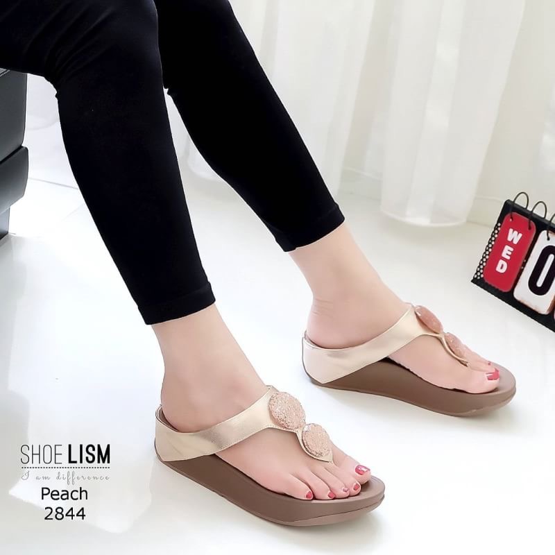 งานใหม่ล่าสุด สวยต้องร้องว้าว ฟินระดับ 10 รองเท้าพื้นสุขภาพ วัสดุพียูนิ่ม ดีเทลสายคีบเพชรสุดหรู พื้นนิ่ม ใส่สบาย ที่กล้าการันตรีความนิ่ม ดีไซน์เกร๋ใส่ได้ตลอดไม่มีเอ้าท์คร้าา!!