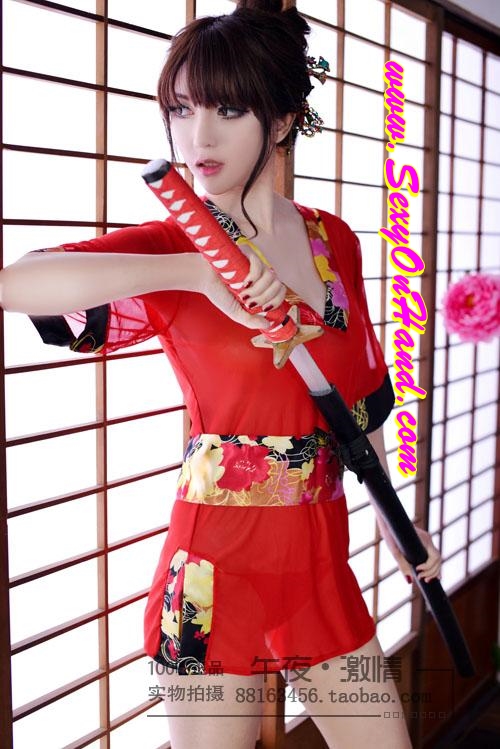 ชุดเซ็กซี่ กิโมโน สีแดงสด แต่งแหวกอก ขอบดำลายซากุระ +สายคาดเอว ลายซากุระ แต่งแหวกขาเพิ่มความเซ็กซี่