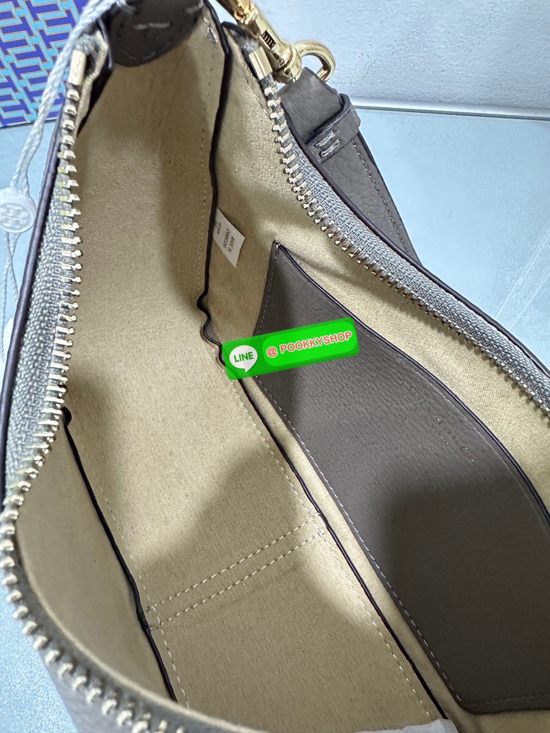 🖤 Tory Burch Thea Convertible Crossbody Bag หนังแท้นุ่ม ดีไซน์เรียบหรู พร้อมสายสะพาย 2 แบบ สวยครบทุกลุค ✨ ใบเดียวใช้ได้ทุกวัน ถือก็สวย สะพายก็คล่อง จบในใบเดียว 💼