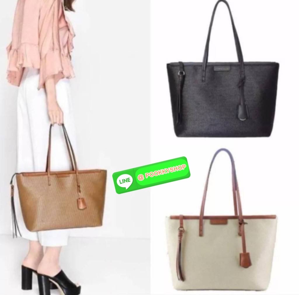 ReStock Best Seller!!! Charles & Keith Black Textured Tote Bag กระเป๋าสะพายทรง Shopping ใบใหญ่จุใจโดดเด่นด้วย Textured สานรอบใบสวยอยู่ทรง น้ำหนักเบา ด้านหน้ามีโลโก้พร้อมTAG พวงกุญแจห้อยที่หูหิ้ว เปิดปิดด้วยซิปพู่หนังสายยาว ภายในกว้างและจุ มีช่องใส่ของและช