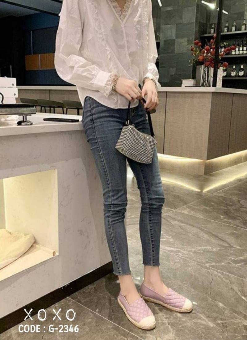 สินค้าพร้อมส่ง คัชชูสวม คู่นี้ นุ่มมากคะ แอดมินแนะนำเลย ใส่สบายหน้ากว้าง ด้านในรองนวมบุเย็บมา ใส่แมทส์ชุดง่าย ใส่ได้หลายโอกาส น้ำหนักเบา รอบๆแต่งรอบปอสาน สวยเก๋มาก