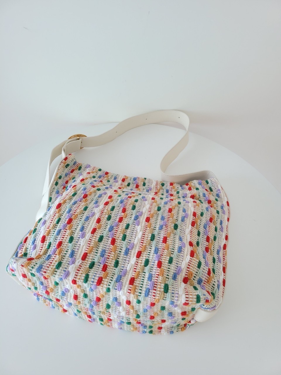 รุ่นใหม่ พร้อมส่ง!!!!! Yumi bag ลายผ้าถักโทนสีน่ารัก เหมาะไปมหาลัยมากใบนี้ ใส่ipadได้ทุกรุ่นเลย