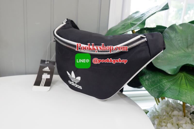 ADIDAS ORIGINALS ADICOLOR WAIST BAG Best seller! **ดาราเซเลปใช้กันเพียบ ช้าอดหมดก่อนนาจา กระเป๋าคาดอก/คาดเอวสุดชิค ดีไซน์เรียบง่าย แต่สะพายแล้วเท่ห์ คลาสสิคสุดๆ อะไหล่เงิน เปิด-ปิด ด้วยซิป ภายในกว้าง ใส่กระเป๋าสตางค์ยาวได้ และของจุกจิกได้ พอประมาณ มีช่องซ