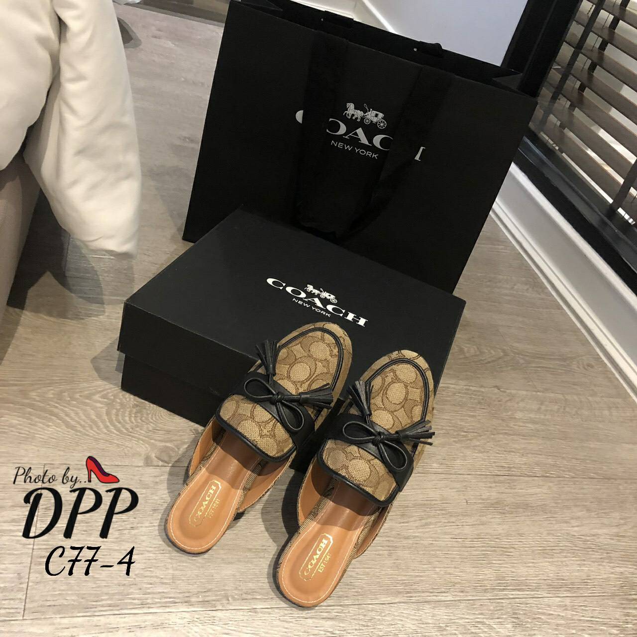 C77-4 พร้อมส่ง ตัวใหม่ hot hot ค้า รองเท้า coach ผ้าทอ ลายC งานสวย ไม่ใช่ผ้าสกรีนนะคะ งานชนช้อป ปั้มแบรนด์ collection ใหม่ปีนี้คะ (เพราะผ้าทอ จะเป็นผ้าเหมือนแท้ที่เอามาทำ กระเป๋าคะ ดีเทลผ้าสวยมาก) ที่สำคัญ