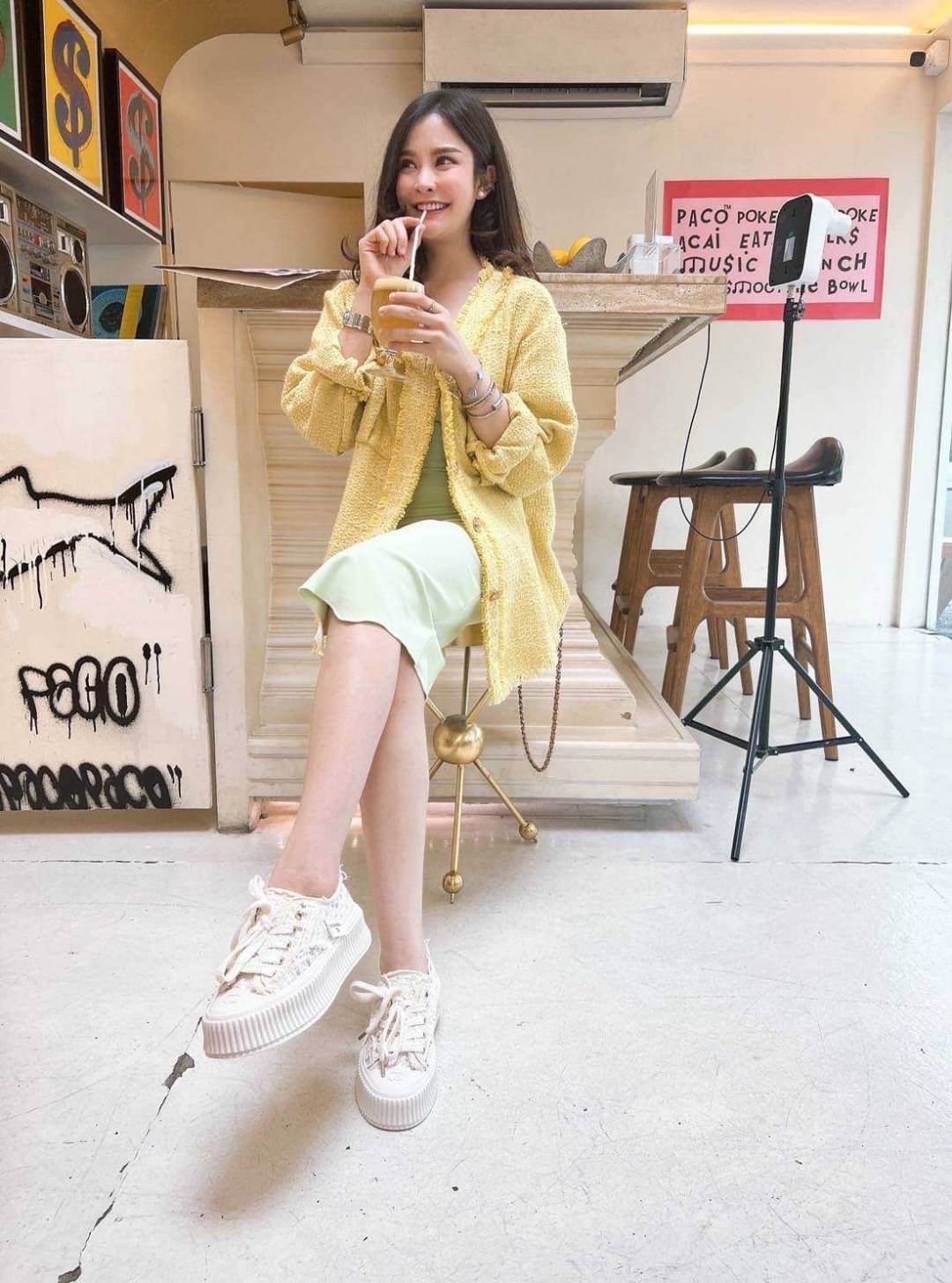 พร้อมส่ง... งานเป๊ะมากก งานเกรดดีที่สุด ขึ้นแบบ 1:1 CHAMEL คอลใหม่2022 ใส่เที่ยวเกร๋ๆดูแพงเเนะนำค่า ของต้องมีนะจ้าา .คอลใหม่ทรงเเละสีใส่ได้กับทุกชุด ใส่สวยๆ เกร๋ๆเลยค่า คู่นี้ใช่เลยค่า อีกรุ่นที่ต้องมีติดตู้นะค่า คอลเลคชั่นใหม่ล่าสุดงานเกรดHiend. รุ่นนี้ง