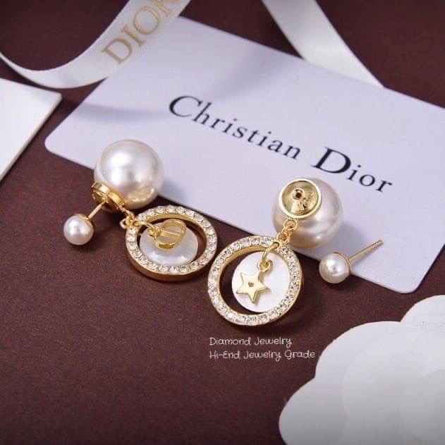 Super Hi-End Quality !!!!! ((เกรด 1:1 ดีที่สุดในท้องตลาด แสตมครบค่ะ)) Dior Tribales Earrings คอลเลคชั่นใหม่ล่าสุดเลยคร่า งาน 1:1 เหมือนในช็อปเป๊ะๆ ต่างหูดิออรุ่นใหม่ ล่าสุดชนช็อป ดีไซน์สวยมากๆค่ะ ประดับอะไหล่ทองเงาอย่างดี งานสวยไร้ที่ติดนะคะ สาวกดิออต้องไ