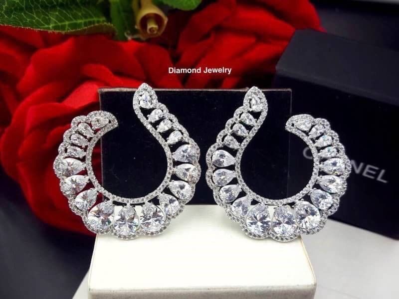 Hi-Quality item Chopard Earring ต่างหูเพชร CZ แท้ งานสุดอลังการ สวยมากกกที่สุดในสามโลกค่ะ รุ่นนี้ขอแนะนำมากๆๆๆๆ งานสวยจริงๆค่ะ คุณชมพู่ใส่เดินพรมแดง ดาราเซเลปใส่กันตรึมค่ะ เพชรสวยมากกกก เพชรเงาวิ้งระยิบระยับมากๆ ใส่ออกมาเริ่ด คู่เดียวจบค่ะ