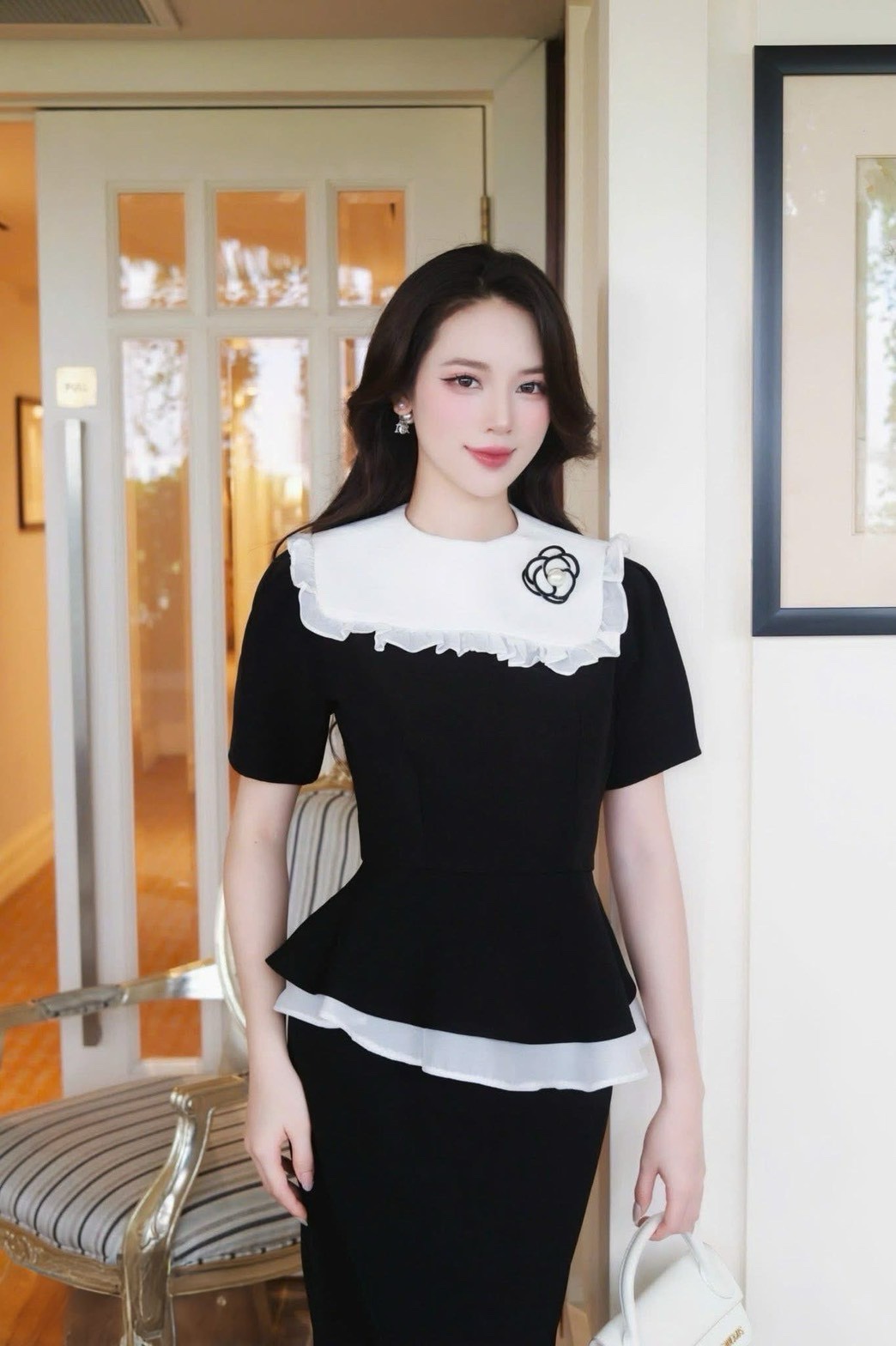 ชุดเซทแฟชั่น ชุด Set4ชิ้น เสื้อแขนสั้นสึดำ ดีเทลแต่งระบายผ้าแก้วสีขาวชายเสื้อ