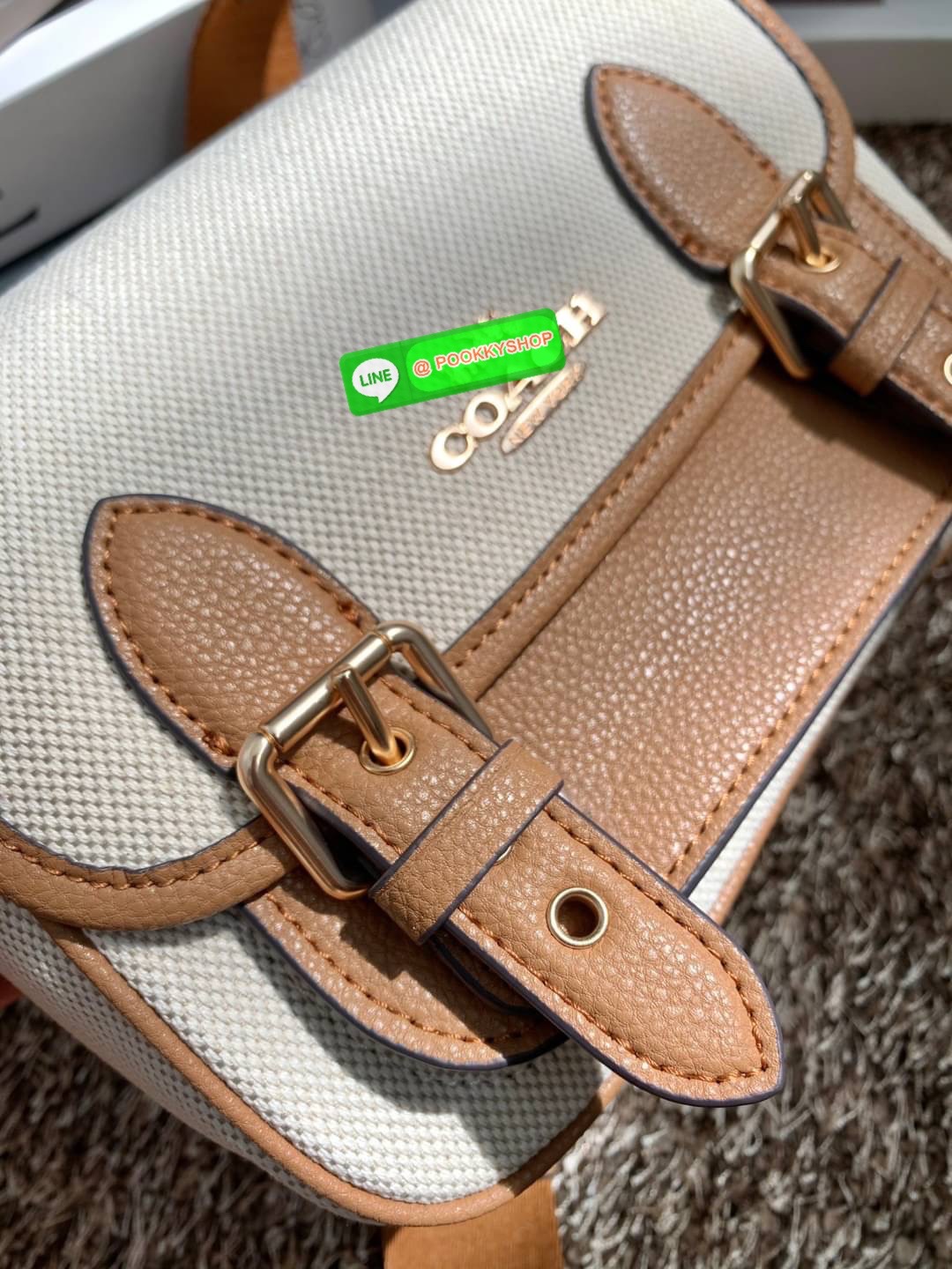 COACH LUCY CROSSBODY BAG((CA622)) 🔹พร้อมส่ง กระเป๋าสะพายแบบครอสบอดี้ร์ ทรงเก๋ วัสดุ แคนวาส+หนังแท้ ได้ลงตัวสวยงาม 🔹เปิดปิดกระเป๋าแบบกระดุมแป๊กสองข้าง ภายในมีข่องให้ใส่ของ3ช่องด้วยกัน ช่องค่อนข้างกางออกได้กว้าง จุของได้หลายอย่างเลยค่ะ มีช่อ