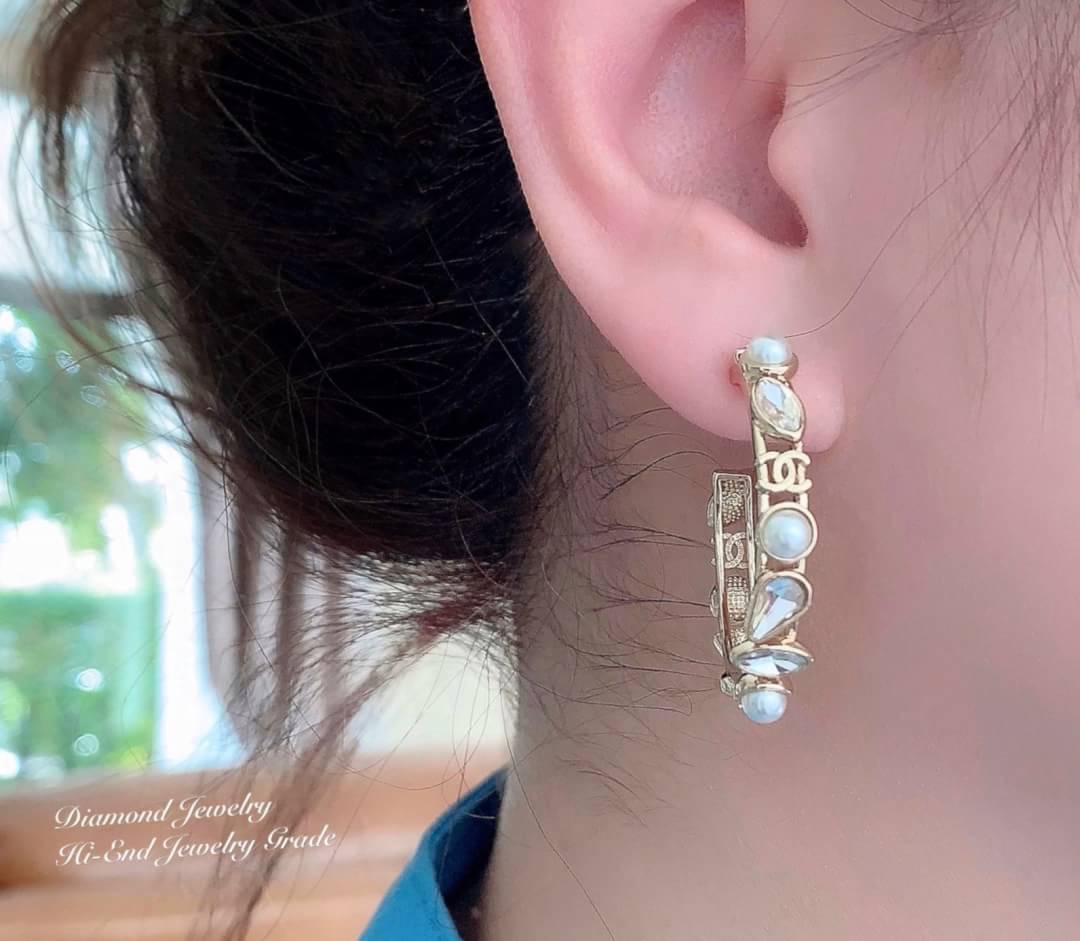 Super Hi-End Quality !!!! ((งาน 1:1 เหมือนในช็อปมากที่สุดในท้องตลาด)) Chanel Earring ต่างหูชาแนลงาน 1:1 เหมือนของแท้เป๊ะๆค่ะ ชนช็อป คอลล่าสุดปลายปี 2019 รับรองงานสวยมากกกกก ดูหรู ดูผู้ดีสุดๆ งานดี งานคุณภาพดีมากๆมากๆคะรับประกันความพอใจเลยค่ะ ตัวเรือนสีทอง
