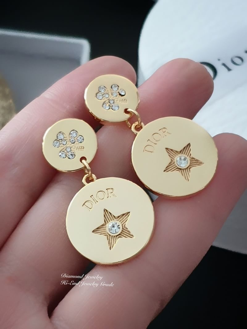 Super Hi-End Quality !!!! ((งาน 1:1 เหมือนในช็อปมากที่สุดในท้องตลาด)) Christian Dior Earring ต่างหูดิอองาน 1:1 เหมือนของแท้เป๊ะๆค่ะ รับรองงานสวยมากกกกก ดูหรู ดูผู้ดีสุดๆ งานดี เพชรคุณภาพดีมากๆมากๆคะรับประกันความพอใจเลยค่ะ ตัวเรือนสีทองเหมือนช็อปค่ะ ไฮโซมา