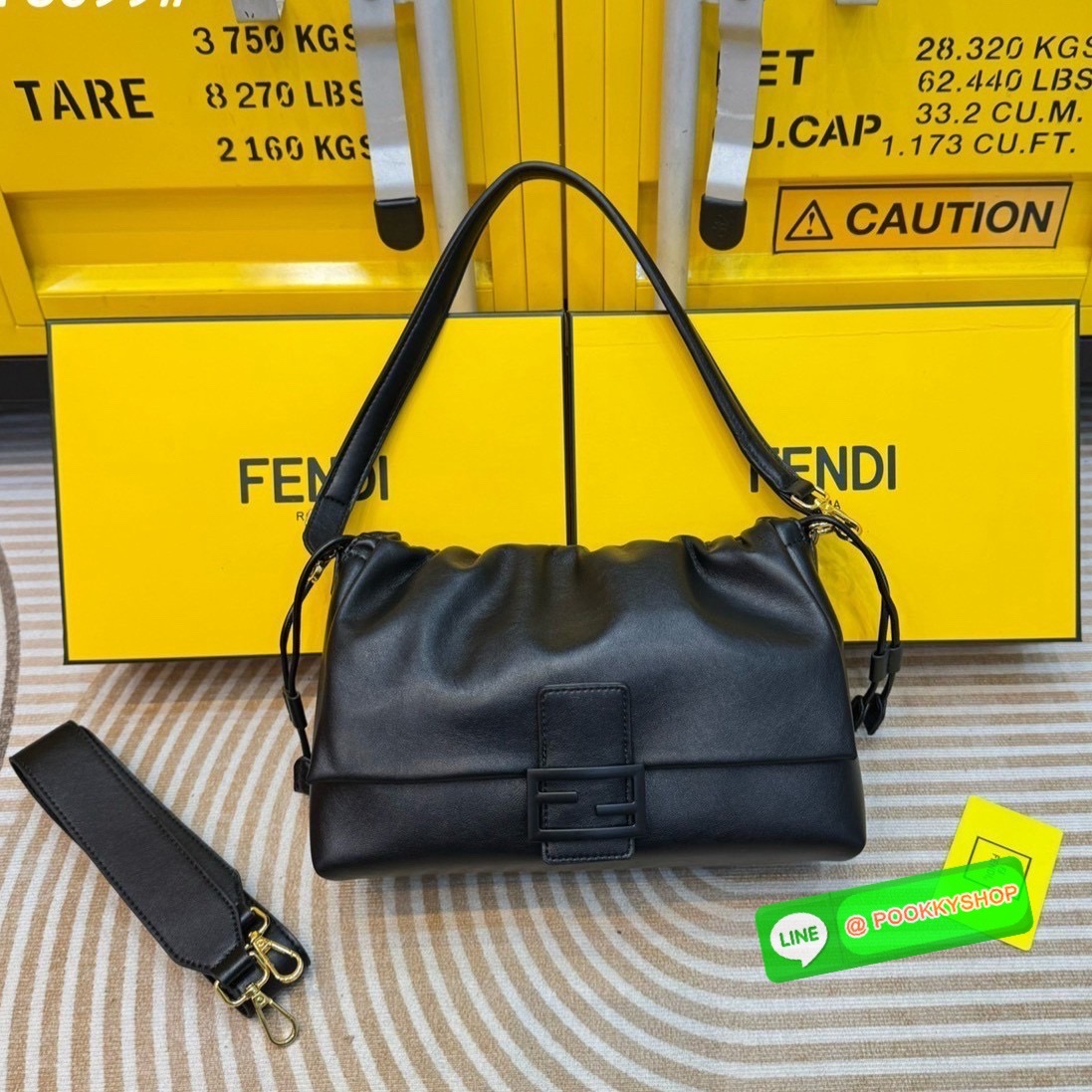 FENDI Mamma Baguette Bag กระเป๋าสะพายทรงสวย ดีไซน์เรียบง่ายคลาสสิค หรู ดูผู้ดี รูปทรงใช้งานง่าย หนังสวยสัมผัสนุ่ม ใหม่ล่าสุด รุ่นลิมิเต็ดที่สาวๆตามหา ภายในโล่งกว้าง เสิร์ฟให้ในราคาน่ารักๆ ของมันต้องมีแบบนี้ ก็ต้องตำได้แล้วน้าอย่าช้า อย่าพลาด!!