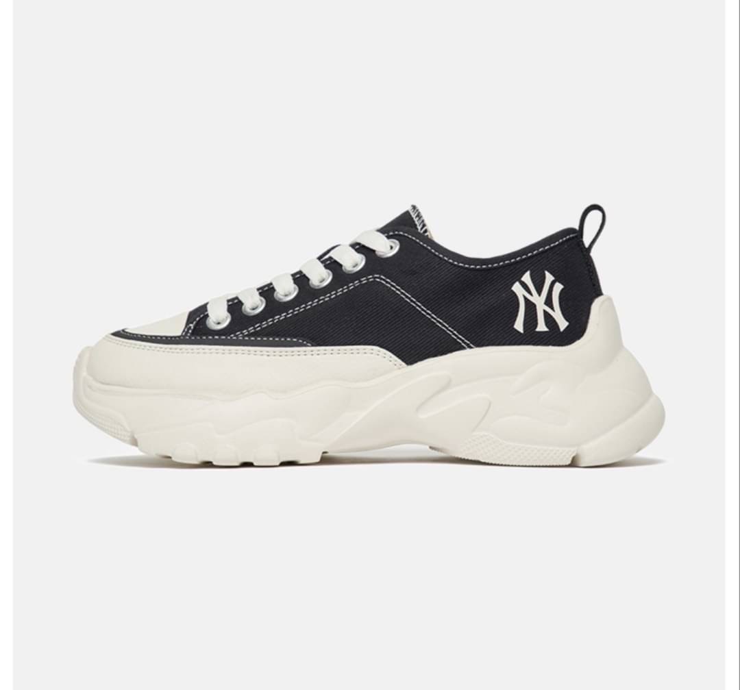 𝙉𝙀𝙒 𝙉𝙀𝙒 รองเท้าผ้าใบ MLB Korea รุ่นใหม่ล่าสุดรุ่นนี้คือฮิตมากที่เกาหลี ส้นหนามีโลโก้ด้านข้าง สวยมาก รุ่นนี้ทุกคนต้องมีน่ารักมากทรงนี้ใส่แมทช์กับชุดไหนก็เริ่ดไม่ซ้ำใครแน่นอน งายสวยโลโก้ทุกจุด