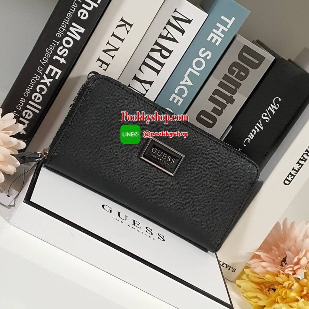 GUESS WOMEN'S WALLET กระเป๋าตังค์แบบซิปรอบ หนังลาย SAFFIANO ประดับโลโก้แบรนด์ด้านบน ด้านในมีซิปกลาง ไว้ใส่เหรียญ มีช่องใส่บัตรหลายช่อง ช่องใส่ธนบัตรมี2ช่องใหญ่ น้ำหนักเบา อุปกรณ์ครบ ห้ามพลาดค่า!