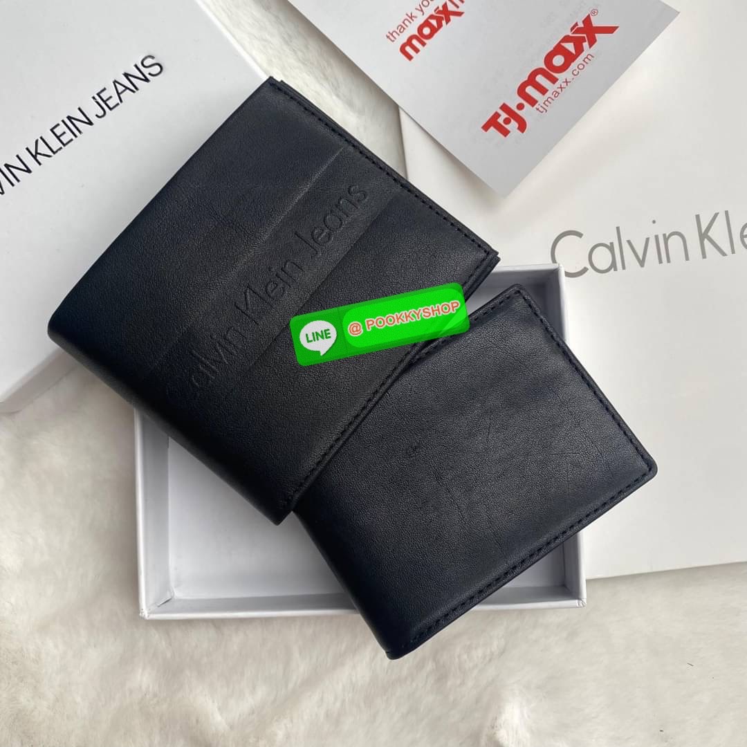Calvin Klein leather wallet with credit card fold set กระเป๋าสตางค์ใบสั้น และ ที่ใส่บัตรย่อย สุดคุ้มมอบให้เป็นของขวัญหรือใช้เองก็แนะนำค่ะ set นี้มาเท่าไรก็หมดคะ รีบจับจองนะคะ มาพร้อมถุงกระดาษแบรนด์ด้วยนะคะ