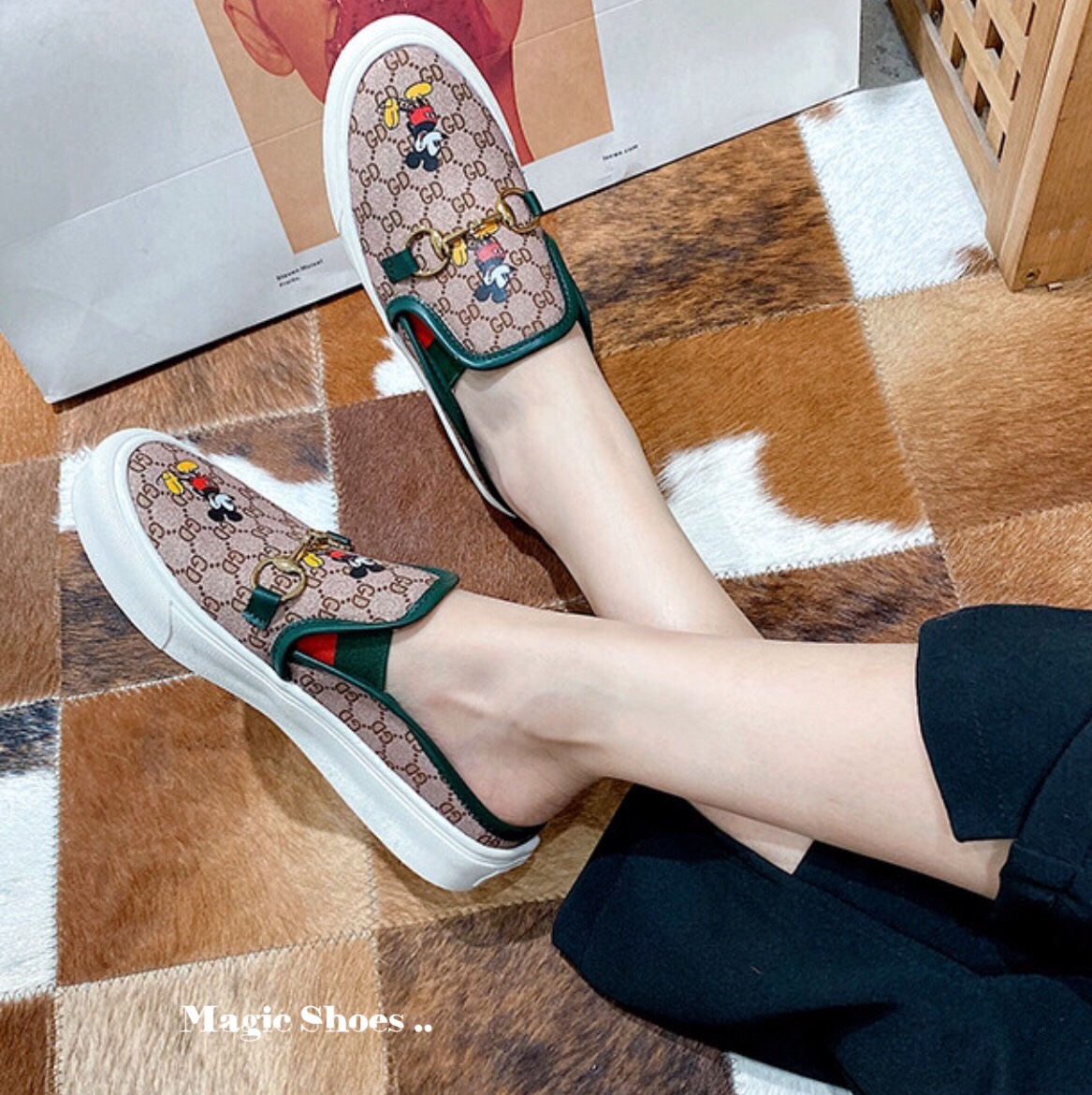 รองเท้าผ้าใบเปิดส้นงานนิ่ม ใส่สบาย สกรีน Mickey Mouse น่ารัก ทรงสวย สวมใสง่าย แมทได้กับทุกชุด เหมาะกับทุกโอกาส นิ่มใส่สวย ใส่สบาย ห้ามพลาด พร้อมส่ง