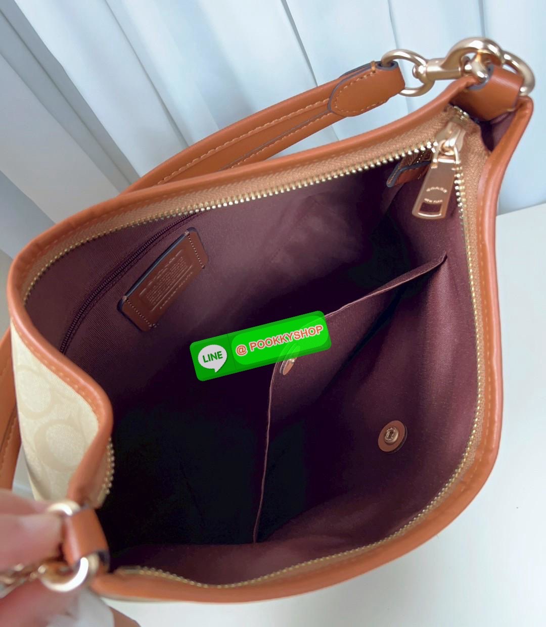 Coach Laurel Shoulder Bag In Signature Canvas (CR149) 🔖พร้อมส่ง สินค้าเข้าใหม่! กับกระเป๋าใบใหญ่กำลังดีเลยค่ะ หนังแท้ นิ่มสวย สีสวยค่ะ 🔖เปิด-ปิดกระเป๋าแบบซิป ภายในสุดโล่งกว้าง ใส่ได้จุมากๆ ยังมีช่องซิปยาวและช่องกระดุมสำหรับแยกใส่ของจุกจิกไ