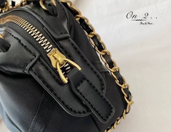 NEW Arrival CHANEL Nylon Crossbody bag กระเป๋าผ้าไนลอนเดินด้ายตารางสีดำ อะไหล่สีทองเข้ม สายโซ่ร้อยหนัง อะไหล่สีทอง สวยเลิศ♥️