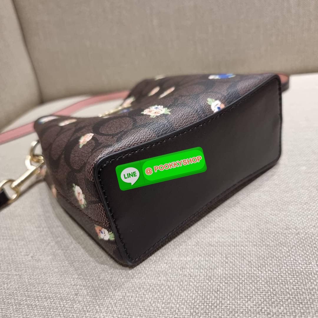 COACH 7267 MINI TOWN BUCKET BAG WITH BUFFALO PLAID PRINT คอลเลคชั่นใหม่ล่าสุด!! น้องสาวคนสวยมาแล้วจ้า สีแดงโดดเด่นต้อนรับเทศกาลคริสต์มาส 🎅🎄 กระเป๋าบัคเก็ต ไซส์มินิ ใบจริงน่ารักม้าก!! น่าใช้แบบที่สุด วัสดุหนังแคนวาสเคลือบลาย สวยคม เปิด-ปิดด