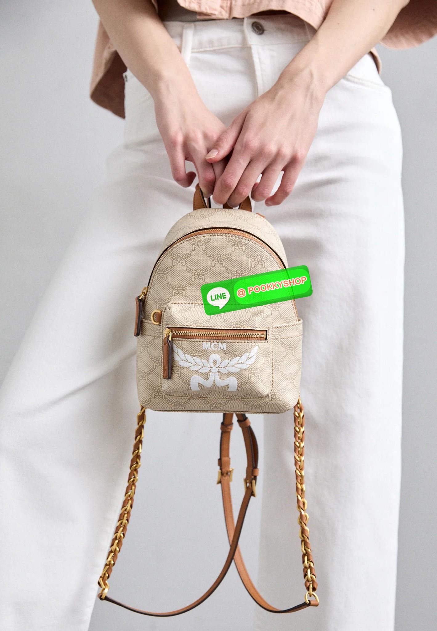 📸NEW NEW NEW!🎉🎉 เข้าแล้วสาวๆท่านใดรออยู่ จัดได้เลยค่าา อย่ารอช้าก่อนหมด! LAURETOS MCM STARK BACKPACK 📣พร้อมส่ง! บอกก่อนเลยน้องน่ารัก น่าใช้มากๆ พกพาติดตัวได้ตลอดเลยจริงๆค่า ใครมีแพลนเที่ยว ตปท.หน้าหนาวนี้จัดไปเลยค่าา สวยฉ่ำ