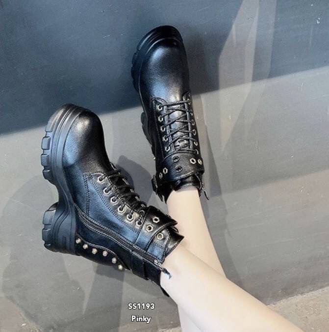 บู้ทผ้าใบเสริมส้น ss1193 งานนำเข้าสุดเท่ห์ ชิคมาก สาวๆใส่แล้วดูเก๋ เท่ห์ ดูดีสุดๆ หนัง pu พื้นนิ่ม อะไหล่ไฮเอนตั้งแต่เชือกผูก หมุดทองไม่มีหลุด งานดี ประณีตทุกจุด