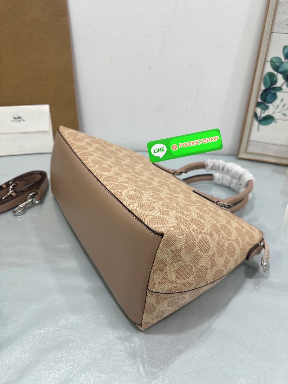 Coach CW422 Georgia Satchel Bag In Signature Canvas คลาสสิก เรียบหรู ใช้ได้ทุกโอกาส ใบนี้ไม่มีไม่ได้! Coach CW422 รุ่น Rowan Satchel คลาสสิก สวยหวานแต่ดูแพง ทรงหมอนถือได้ สะพายได้ น้ำหนักเบา ฟังก์ชันครบ ใส่ของได้เยอะ ไม่ต้องคิดนาน! จะออกงาน ทำงาน หรือใช้ท