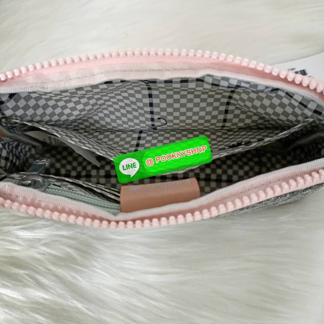 KIPLING 3 Monkey program Seoul up clutch & sling bag กระเป๋าคล้องมือ หรือ สะพายข้าง ขนาดเล็ก วัสดุ Nylon & Polyester 100% ใช้งานได้ 2 รูปแบบ มีสายสลับเปลี่ยนได้ทั้งแบบคล้องมือหรือสะพายข้าง เปิด-ปิดด้วยซิป ช่องหลักโล่ง มีช่องใส่บัตรด้านข้าง 6 ช่อง และช่องด