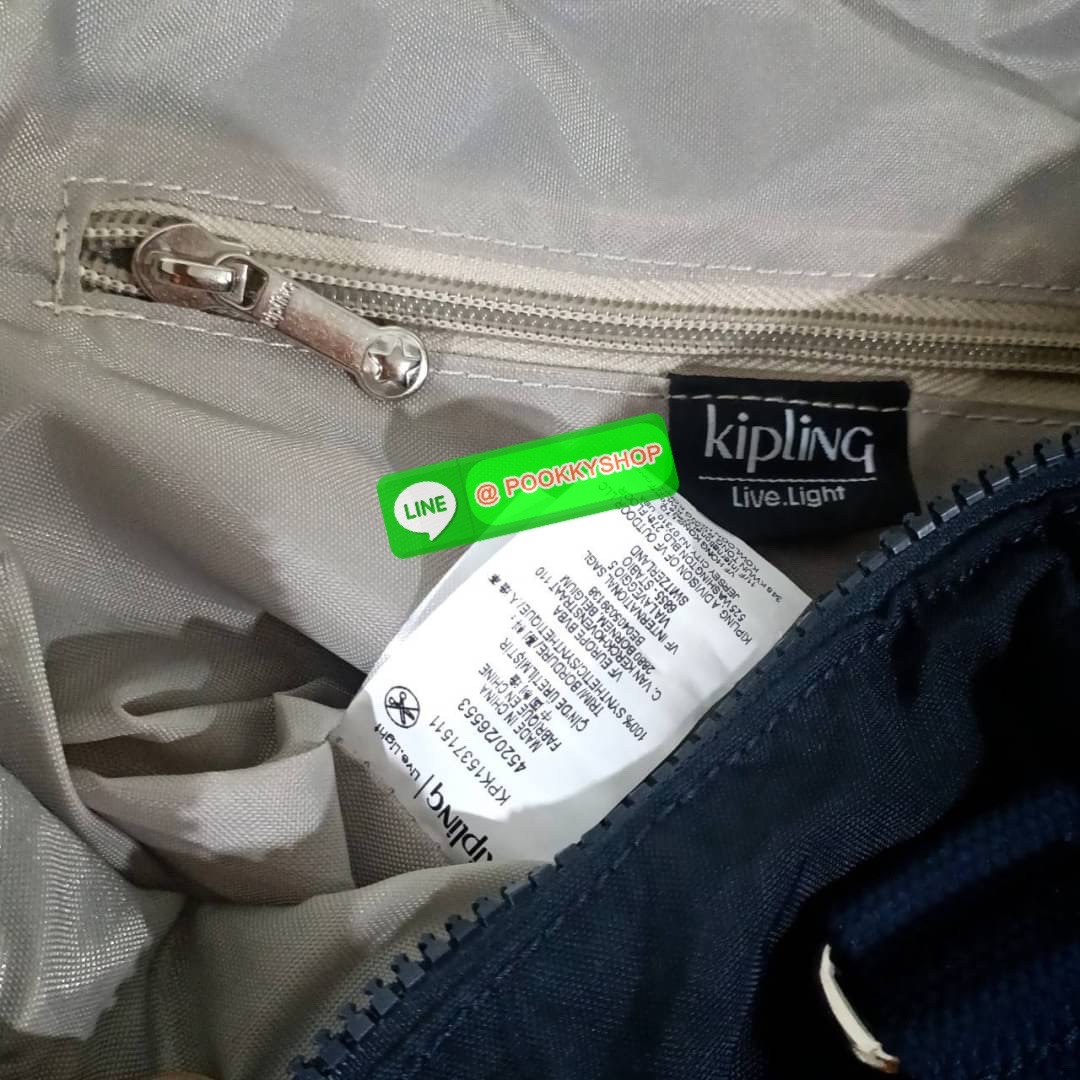 KIPLING AMIEL Medium Handbag กระเป๋าถือหรือสะพาย วัสดุ Nylon + Polyester ช่องหลักเปิด-ปิดด้วยซิป โล่ง กว้าง สามารถจุของได้เยอะ ด้านในมีช่องใส่ของทั้งซ้ายและขวา ด้านหลังมี ช่องลึกอีก 1 ช่อง พร้อมสายสะพายยาวปรับได้ free size เหมาะกับวันไปทำงาน วันสบายๆ สามา