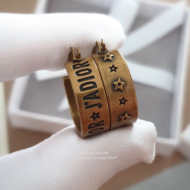 Super Hi-End Quality !!!! ((งาน 1:1 เหมือนในช็อปมากที่สุดในท้องตลาด)) Christian Dior Earring ต่างหูห่วงดิอองาน 1:1 เหมือนของแท้เป๊ะๆค่ะ รับรองงานสวยมากกกกก ดูหรู ดูผู้ดีสุดๆ งานดี เพชรคุณภาพดีมากๆมากๆคะรับประกันความพอใจเลยค่ะ ตัวเรือนสีทอง งาน laser stamp