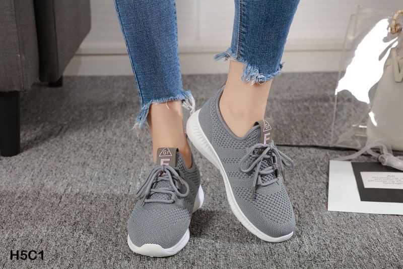 สินค้าพร้อมส่ง มาใหม่จ้าา รองเท้าผ้าใบแฟชั่น งานผ้าระบายอากาศ แต่งเชือกเพิ่ม ความกระชับจ้า พื้นยางขอบยางกันลื่น งานสวย ลุคหวาน เท่ห์ ลงตัวจ้าา