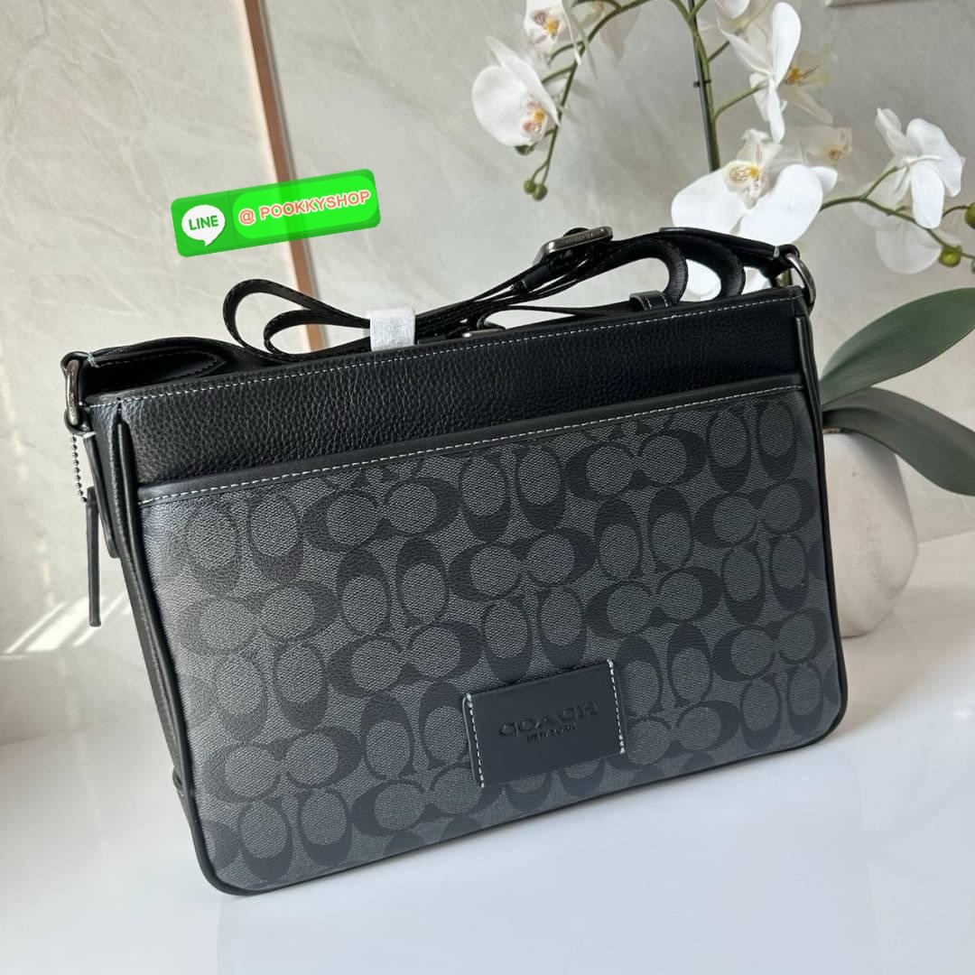 COACH DISTRICT CROSSBODY IN SIGNATURE CANVAS CH078 🔖กระเป๋าสะพายคอสบอดี้ทรงสีเหลี่ยม 🔖วัสดุ : canvas, ตัดขอบหนัง pebble leather 🔖 เปิด-ปิดแบบซิป ด้านในมีช่องซิปและช่องอเนกประสงค์ ปิดด้วยซิปด้านบน ซับในผ้า มีช่องซิปและช่องเก็บของด้า