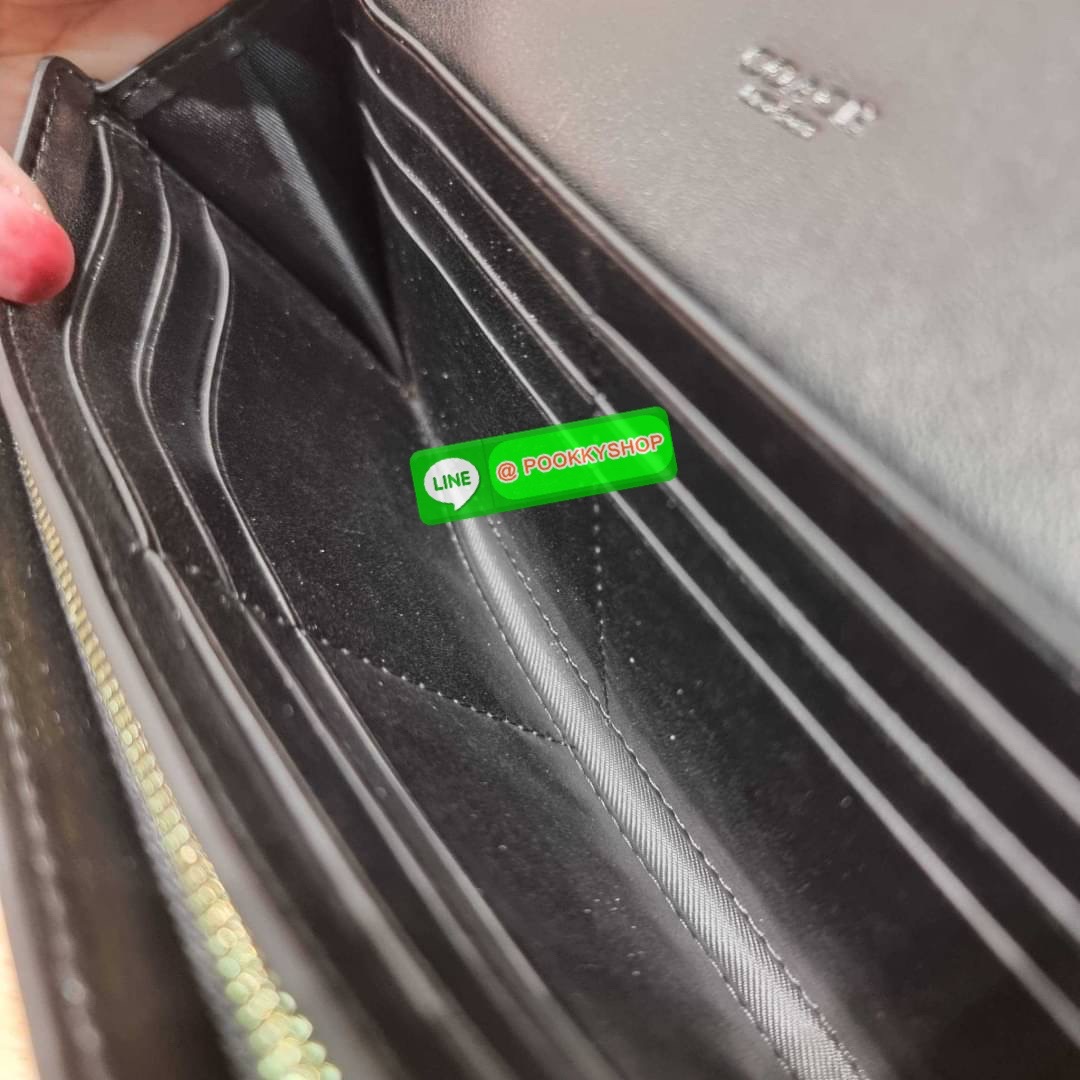 COACH F54022 SLIM ENVELOPE WALLET IN SIGNATURE กลับมาแล้วจ้า!! กระเป๋าสตางค์รุ่นขายดี 🔥 ทรงจดหมายรุ่นฝาพับ สวยคุณหนู หรูเกินราคา วัสดุหนังแคนวาสเคลือบลาย ภายในใส่มือถือได้ ใส่บัตรได้ มีช่องซิปแยกแบ่งเป็นสัดส่วน รุ่นนี้ใช้ยังไงก็ไม่มีเบื่อ สวยคลาสส