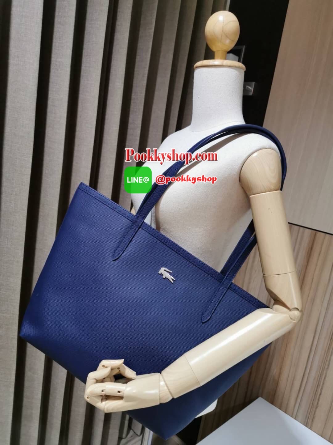 Don't Miss! Best Seller! ซื้อ1ได้ถึง2!! New! & Limited x Disney Holiday Collection Reversible Tote Bag With Clutch คอลเลคชั่นดิสนีย์ทรงTote มาพร้อมใบเล็กเข้าชุดสุดคุ้มสามารถแยกใช้ได้ วัสดุหนัง Saffiano สวยกันน้ำดูแลรักษาง่ายดีไซน์โดดเด่นมีลูก