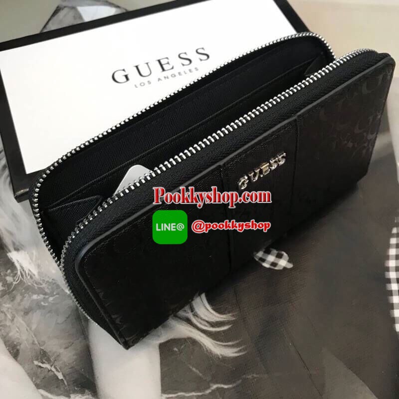 Guess wallet กระเป๋าสตางค์ใบยาว วัสดุหนังแก้วเงาสวย ด้านหน้าตกแต่งด้วยโลโก้แบรนด์สวยโดดเด่น ด้านในมีช่องใส่บัตรหลายช่อง มีช่องกลางใส่เหรียญ เปิดปิดกระเป๋าแบบซิปรอบสะดวกใช้ น้ำหนักเบา ซับในลายแบรนด์ ราคาสุดคุ้มห้ามพลาดค่ะ (พร้อมกล่อง+การ์ด)
