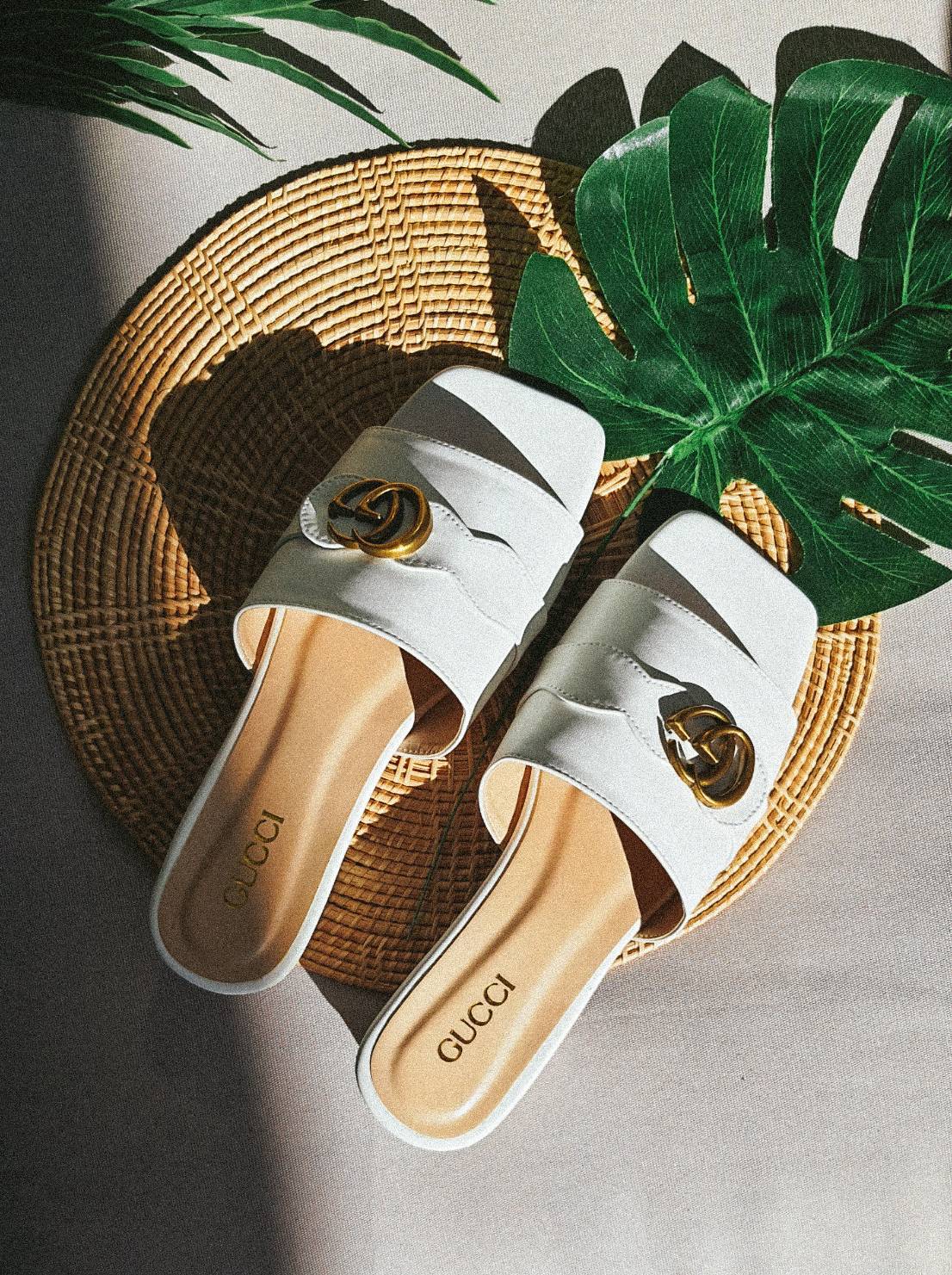 SS-100 พร้อมส่ง แบบมาใหม่ Gu cc i sandel 2020 รองเท้าส้นตันสูง 1 นิ้ว งานทรงสวม หนังPU นิ่ม ทรงเก็บหน้าเท้าได้ดี สวยมากๆ ความสูงกำลังดี ใส่สบาย ดีไซน์สวยหรู มากจ้า