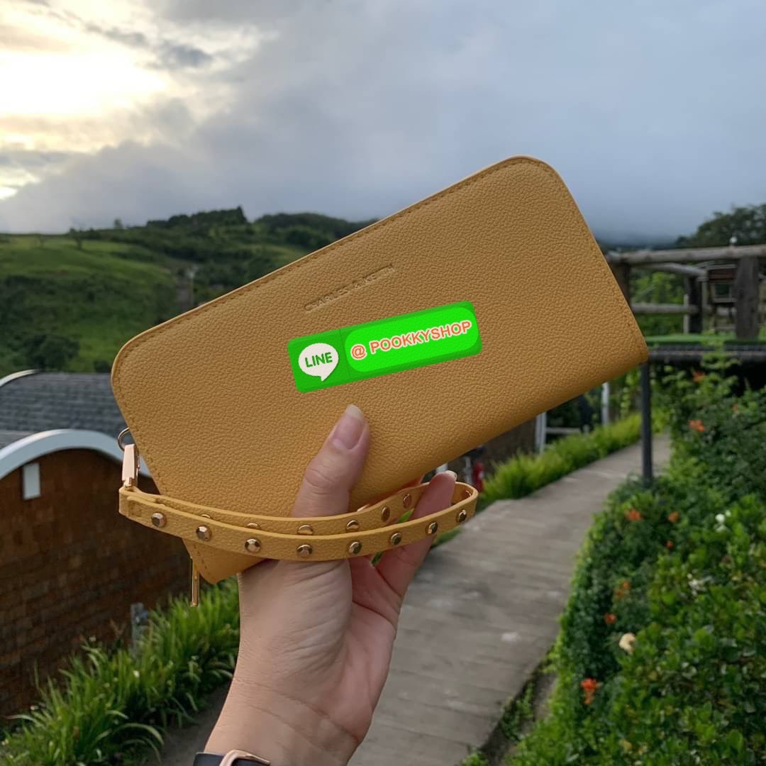 Charles & Keith Classic Zip Around Wallet กระเป๋าาสตางค์ใบยาว ซิปรอบ ด้านในมีช่องใส่บัตรหลายช่อง มีช่องใส่ธนบัตร และช่องซิปใส่เหรียญค่ะ มาพร้อมสายคล้องข้อมือ ตกแต่งด้วยหมุด