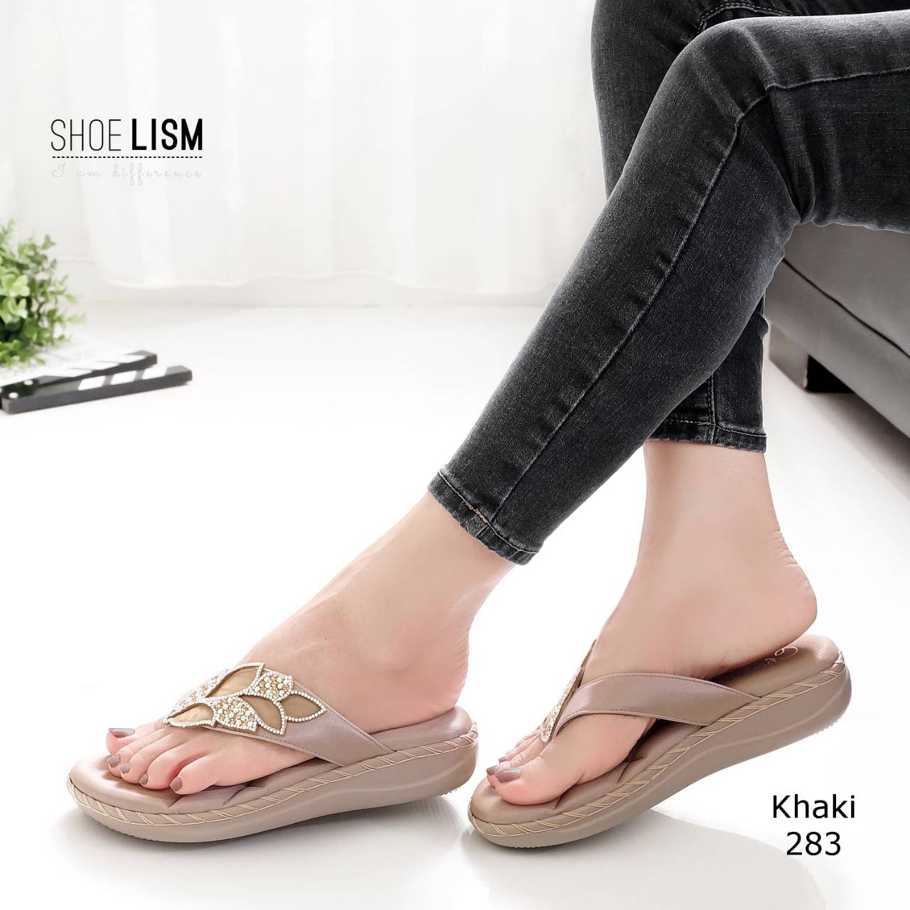 ของเข้าแล้ว รองเท้าพื้นนวมนุ่ม ดีไซน์เก๋แต่งอะไหล่ ส้นกันลื่นหนา แมท์เสื้อผ้าสวย ไม่อยากให้สาวๆพลาดกันเลยน้า