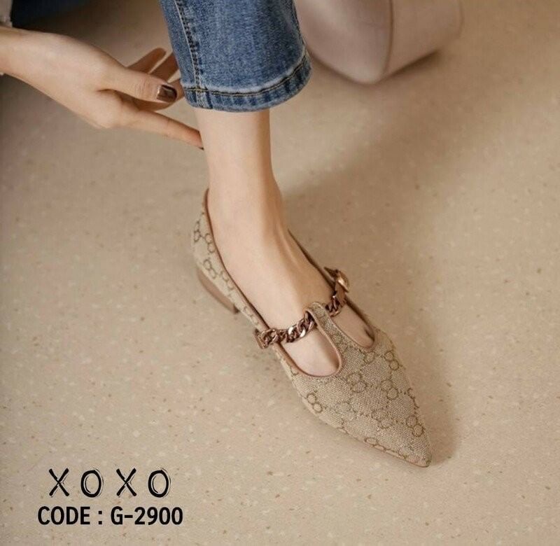 สินค้าพร้อมส่ง งานสวม หน้าวี สวย เก๋ ใส่แล้วขาเรียบมยาว มีส้นเล็กน้อย กำลังใส่สบาย ด้านหน้าคาดร้อยโซ่แต่ง สวยงาม แมทส์ชุดง่าย น้ำหนักเบา