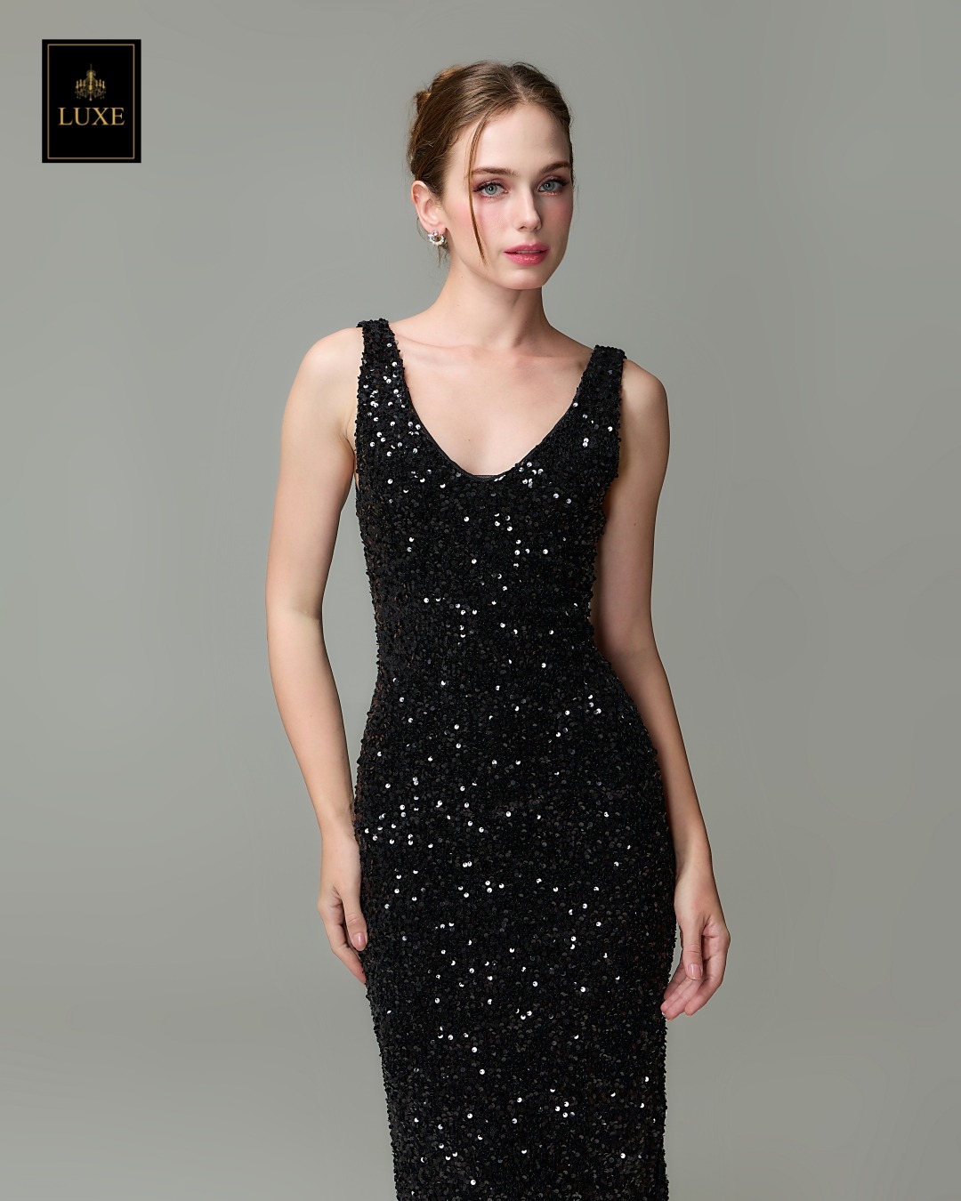 เดรสแฟชั่น เดรสเสื้อคอวีแขนกุด ทรงเข้ารูป