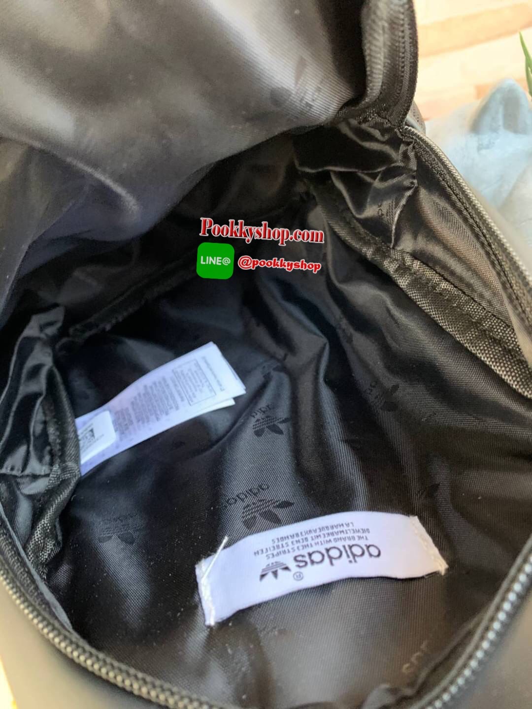 Adidas 3D Expect Originals Bag กระเป๋าสะพายคาดอก ขนาดกลาง ด้านหน้าแต่งดีเทลแบบ3D ในมีช่องแยกใส่มินิไอแพค หรือกระเป๋าสตางค์ทรงยาว มีสายสะพายที่ทันสมัยเป็นสายซิป เพราะนอกจากจะเป็นเป้สะพายแล้ว ยังสามารถนำมาสะพายไหล่ได้ มาในแบบลุคช์สไตล์ลำลองเพื่อให้คุณใช้งาน