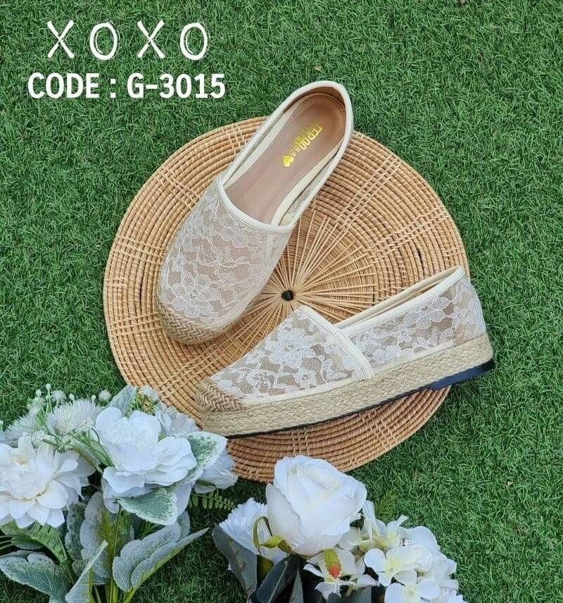 สินค้าพร้อมส่ง คัชชู ผ้าลูกไม้ ซีทู มีส้นเล็กน้อย กำลังใส่สบาย ส้นเสมอ น้ำหนักเบา แมทส์ชุดง่าย