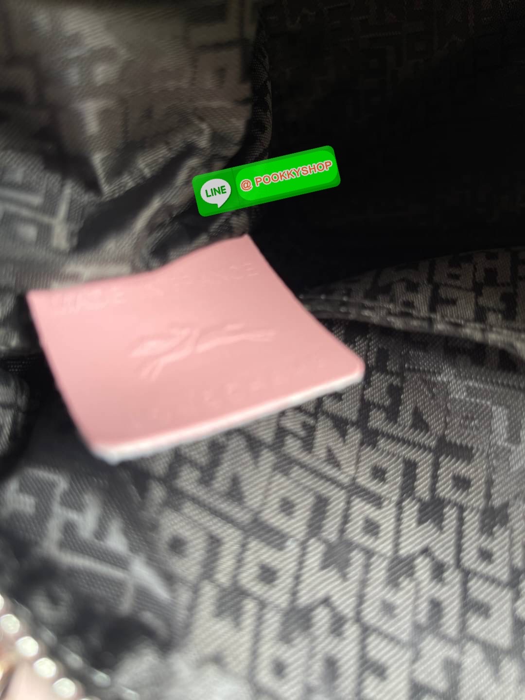 Longchamp Year of OX LE PLIAGE CUIR TOP HANDLE BAG XS Celebrate 2021! ต้อนรับปีวัวด้วยคอลเล็คชั่นพิเศษ วัสดุหนังเมทิส (Metis) หรือหนังแกะเนื้อนุ่มมาพร้อมหูจับขนาดสั้นเหมาะถนัดมือ กระเป๋าทรงไอคอนนิกพร้อมลวดลาย animation สุดน่ารักตรงยุคสมัย เอาใจผู้ที่ชื่นช