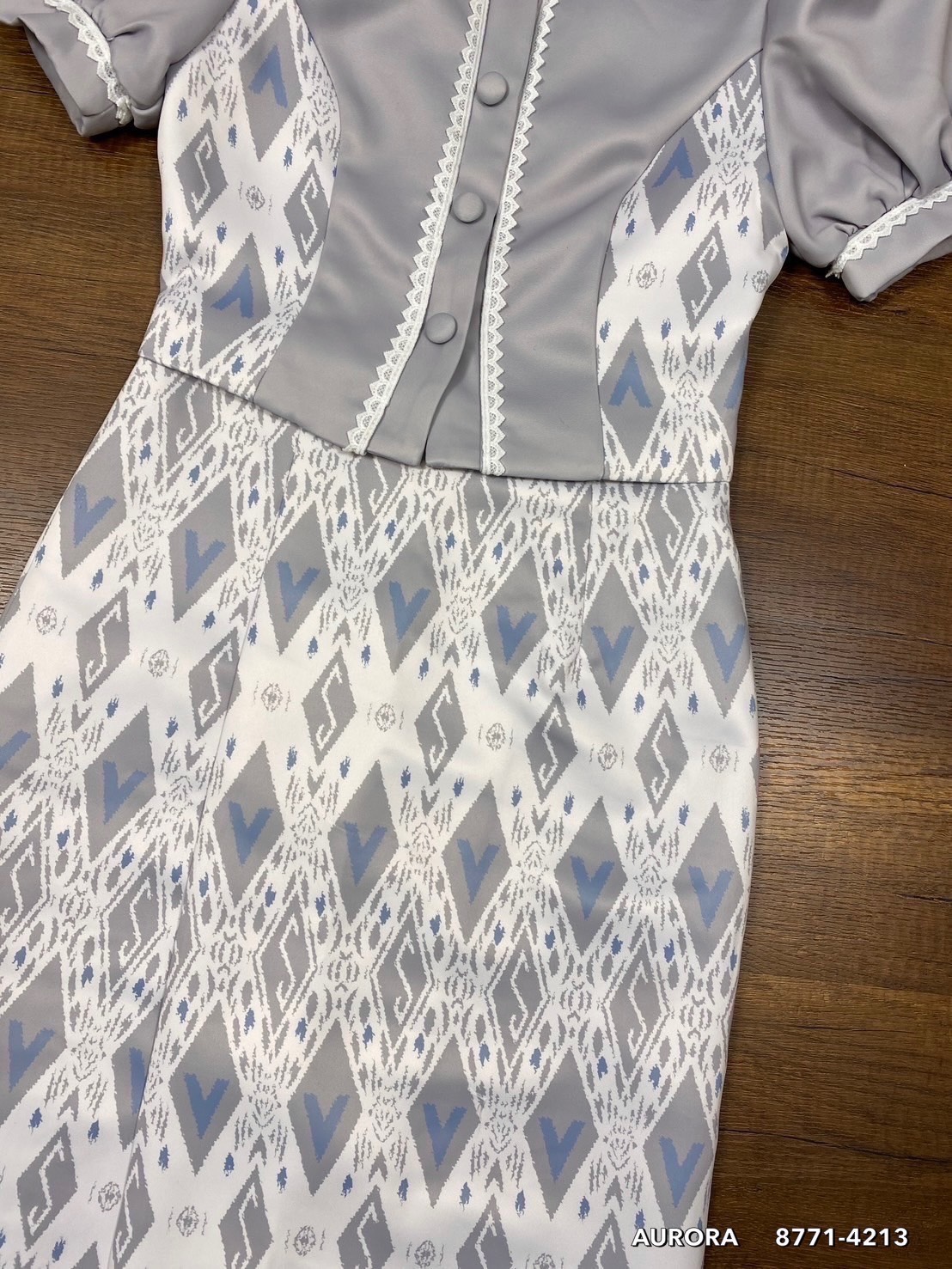 ชุดเซทแฟชั่น เซตลายผ้าไทย เนื้อผ้าหนานุ่มอย่างดี ดีเทลสวยเก๋ดูผู้ดี ไหล่แต่งโบว์