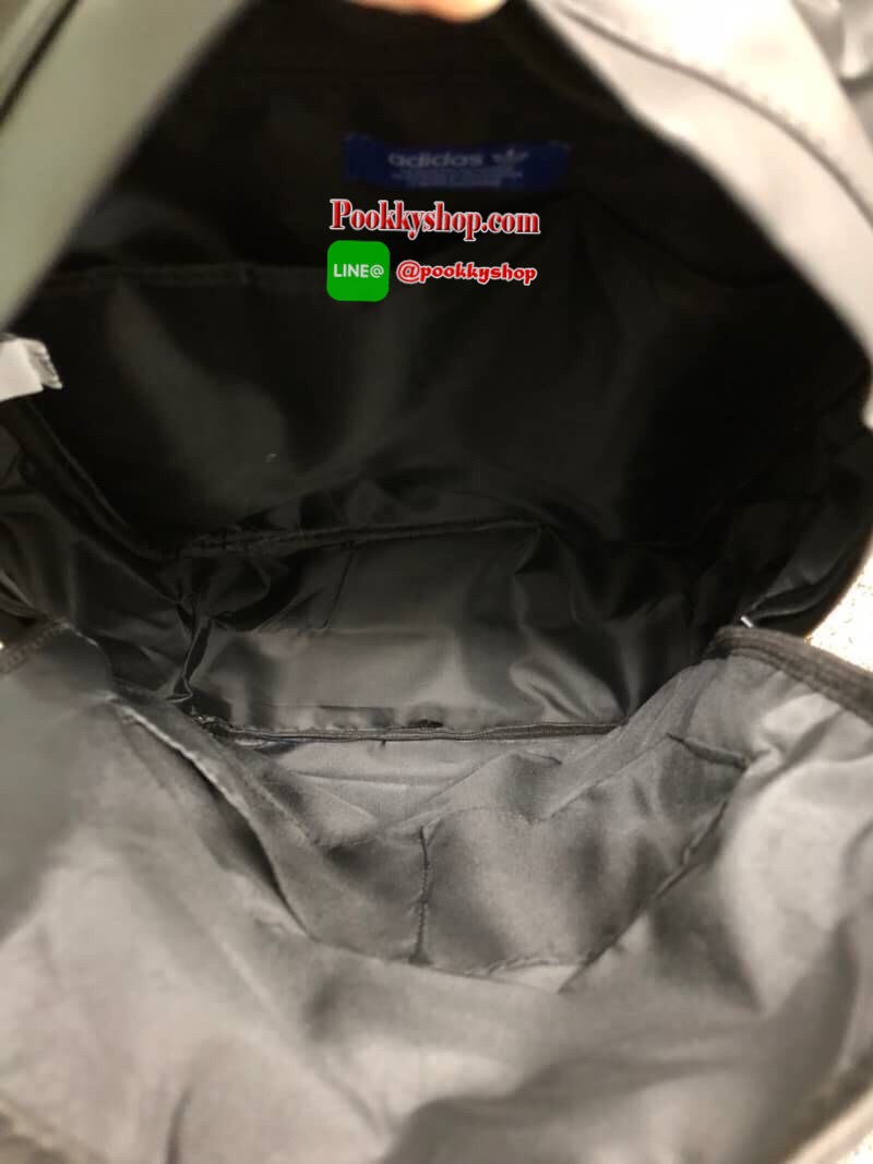 New arrival ! Adidas original 3D backpack พร้อมส่งค่ะ!! กระเป๋าสะพายหลัง รุ่นนี้ใช้ได้ทั้งชายหญิง วัสดุเนื้อ matte สุดฮิต น้ำหนักเบาค่ะ ด้านหน้ามีโลโก้แบรนด์ เปิดปิดกระเป๋าแบบซิปคู่ ภายในโล่ง กว้าง ใส่ของจุมากๆค่ะ มีช่องซิปและช่องเล็กให้ใส่ของจุกจิกค่ะ สา