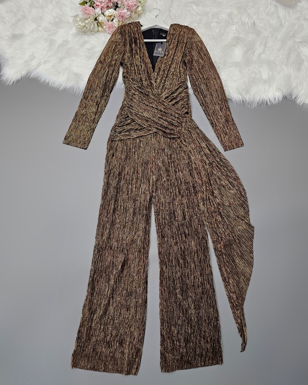 จั๊มสูทแฟชั่น จั๊มพ์สูทเสื้อคอวีป้ายแขนยาว กางเกงขากระบอกตรง