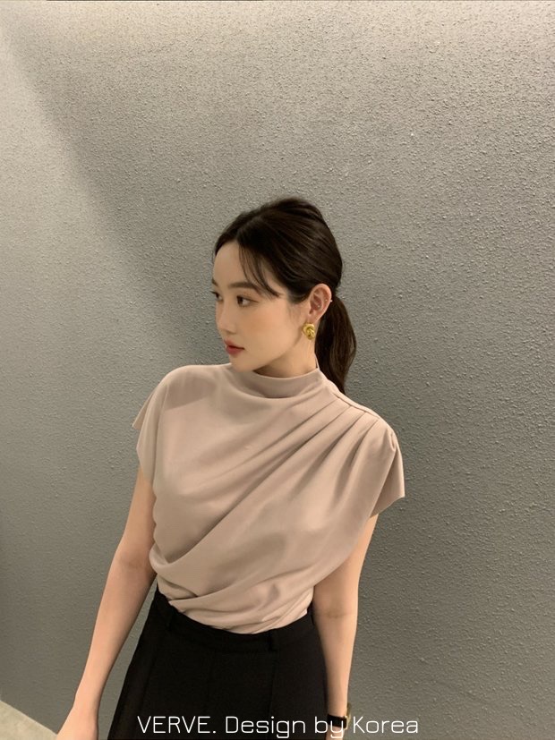 เสื้อแฟชั่น เสื้อแขนสั้นคอปีน ไหล่และเอวจับจีบระบายเฉียงพริ้วสวย